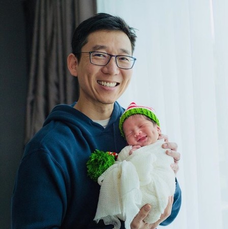 Olie笑起来有可爱的酒窝
