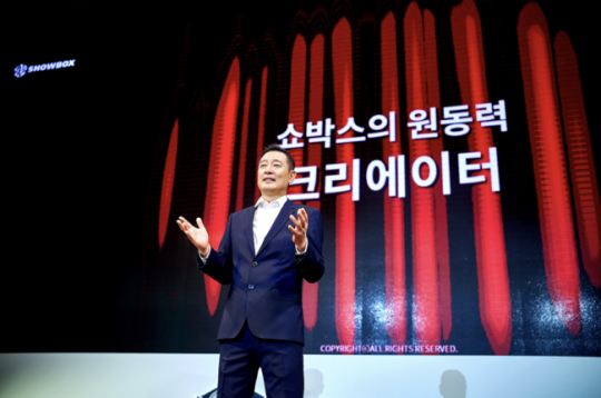 韩国SHOWBOX电影投资发行公司
宣告将翻拍《<a href='http://v.zhujiangroad.com/vod/m/hafiZBH4Rnn8Sx.html'  target=_blank ><u>后来的我们</u></a>》