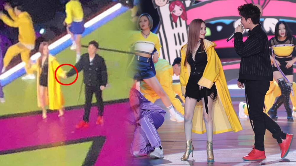 李小璐紧牵贾乃亮甜蜜靠肩