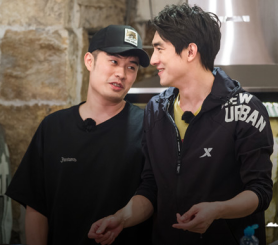 陈小春与90后尬聊长辈范教育小女孩谦虚