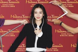 baby量身照惊艳曝光 辣妈浅笑嫣然灵动