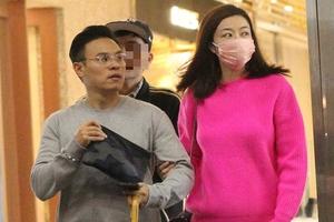 熊黛林挺四月孕肚出游 富商老公呵护备至超甜蜜