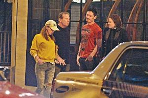 李玟与外籍老公约会 十指紧扣恩爱非常