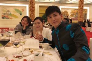 秋瓷炫于晓光出席晚宴 宋慧乔甜美入镜