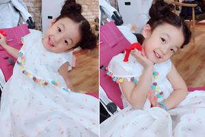 小泡芙梳哪吒头甜美满分宛如小公主