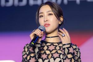 马苏懒理传言公开亮相 面露灿笑心情好