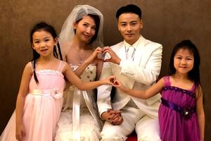 蔡少芬张晋结婚十周年 一家四口超幸福