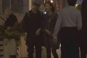 陈意涵与导演男友街头十指紧扣