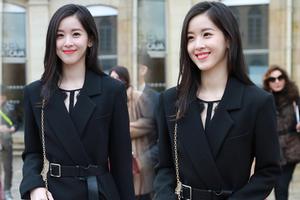 奶茶妹妹巴黎看秀 蕾丝内搭有点性感