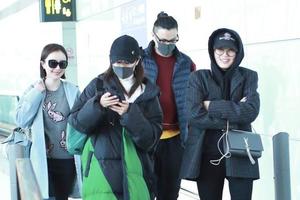 舒畅辛芷蕾刘芸周一围机场有说有笑