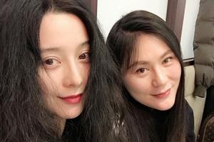 范冰冰东京买买买吃吃吃 爆炸头依然美