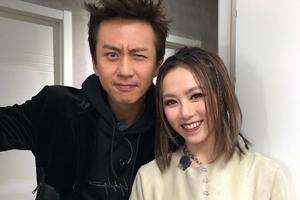 邓紫棋晒合影为邓超庆生 调侃对方变GIF