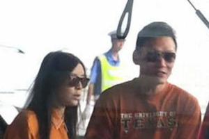 张静初与男友甜蜜现身获男友贴心护头