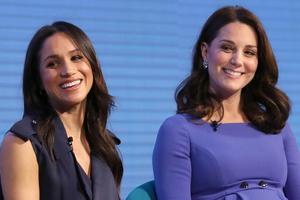 王妃遇王妃！凯特梅根同框比美不相上下