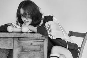 允儿曝邻家风写真 尽情展现黄金鹅蛋脸