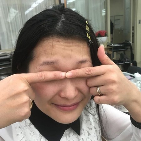 东野幸治曝辣妹曾根素颜照。