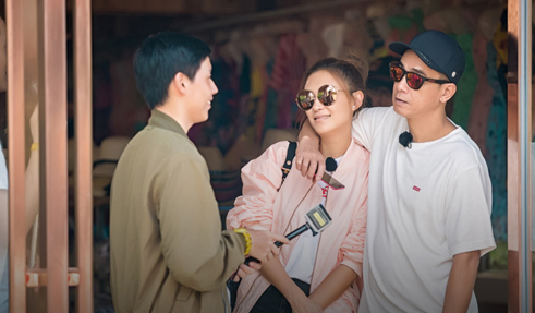 陈小春闹分床 应采儿抱怨塑料夫妻情