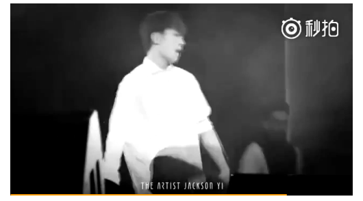 易烊千玺演唱会表演