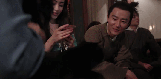 片场，黄轩被luna吸引注意力