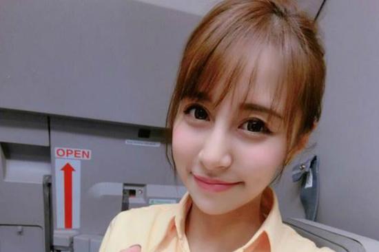 这名空姐被封“千年一遇的美女”掀热议 网友：太夸张！