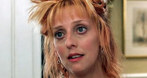 艾玛·钱伯斯曾在《诺丁山》中饰演休·格兰特的疯癫妹妹。