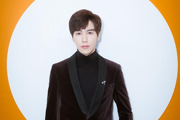 阿迪达斯清风系列