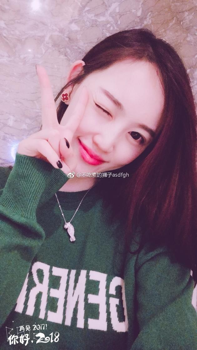 马蓉新年凌晨晒自拍感叹:愿所有快乐无需假装