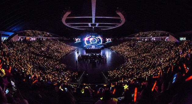 魏晨巡演广州站台上秀裸背 惊喜献唱粤语歌(图