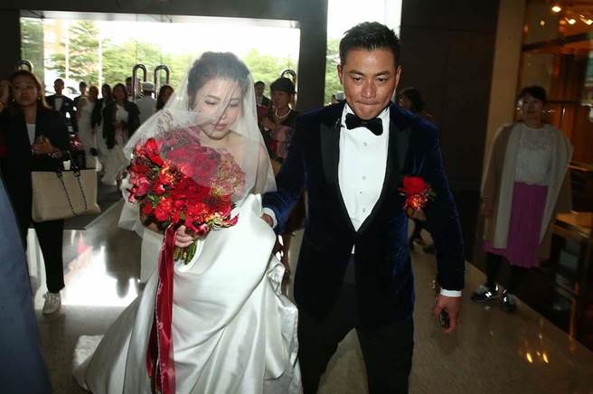 江宏恩今中午迎娶美娇娘。