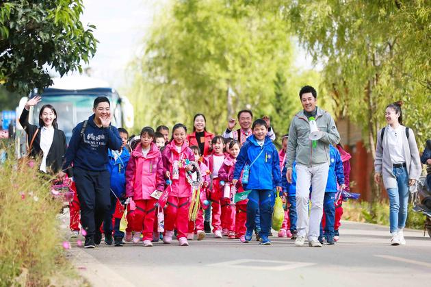 蔡国庆带孩子经历人生初体验