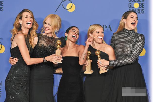 《大小谎言》5位女主演共同分享成为大赢家的喜悦。