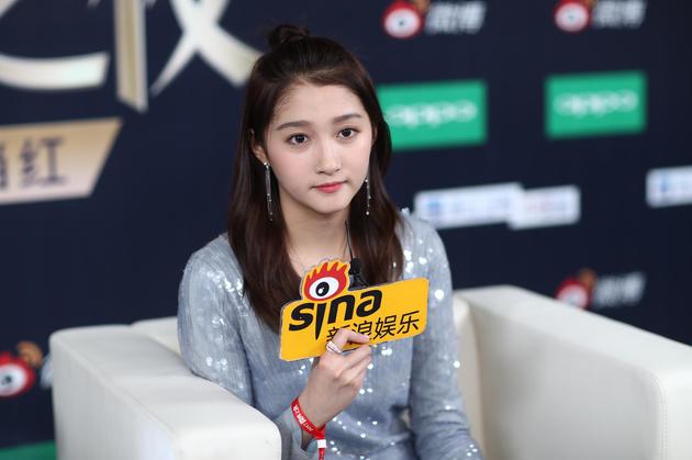 关晓彤:我20岁成熟的晚 希望大家给我时间变更