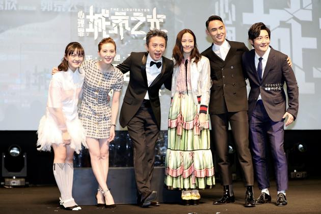 首映礼邓超携主创团队亮相