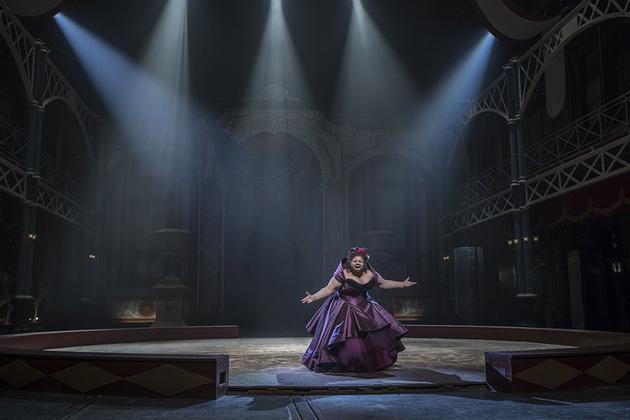 《马戏之王》金曲幕后 揭秘胡子女士与其扮演