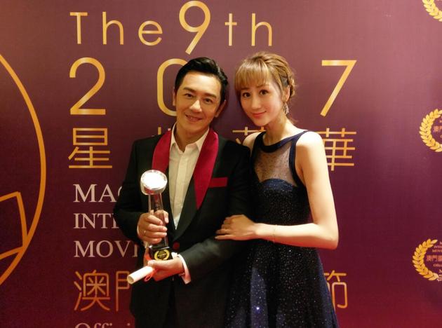 陈浩民澳门电影节二度称帝 与妻子亲密合影秀