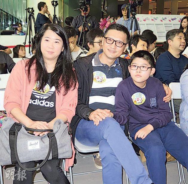 陈锦鸿昨天（3月4日）与太太杜雯惠、10岁儿子陈驾桦出席活动。