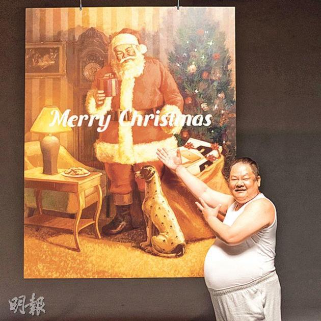 林雪要打扮成油画上的圣诞老人，单是他的大肚腩已经完胜。