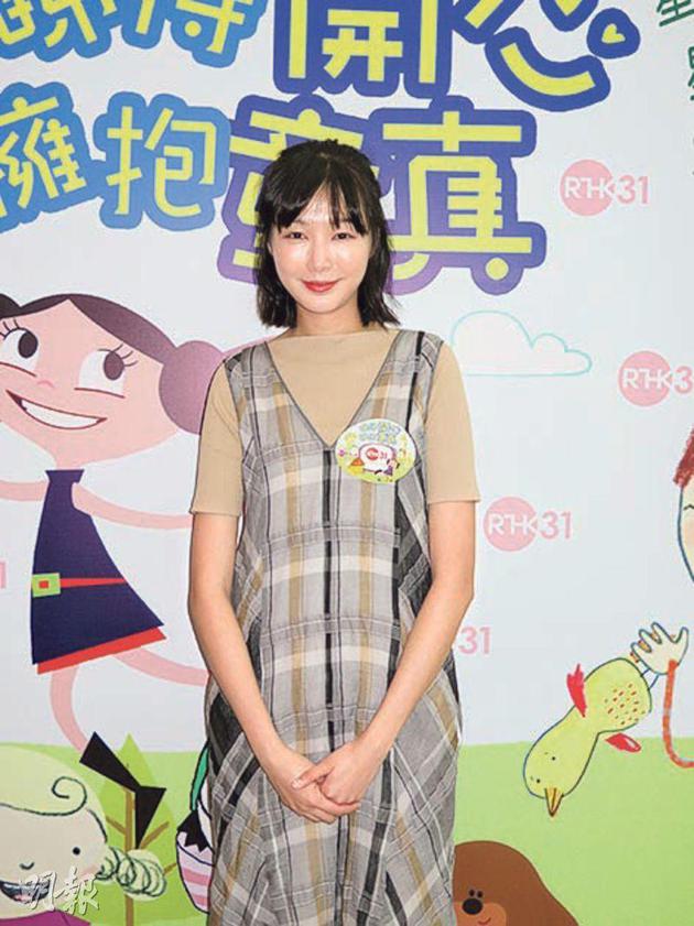 赵颂茹表示与大女儿去完旅行后，小女儿变得特别顽皮和黏人。