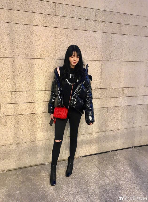 王中磊女儿身材高挑长腿吸睛