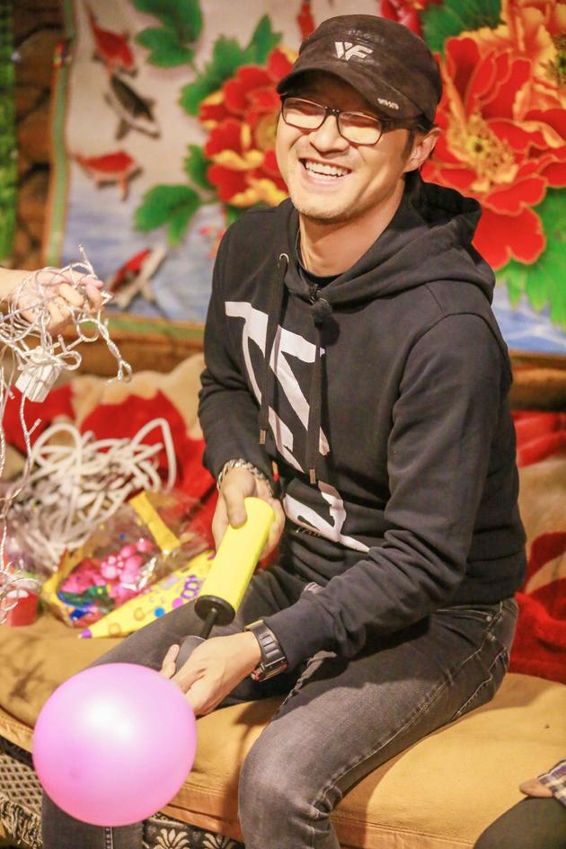 《世界》汪峰为学生策划生日惊喜 小寿星