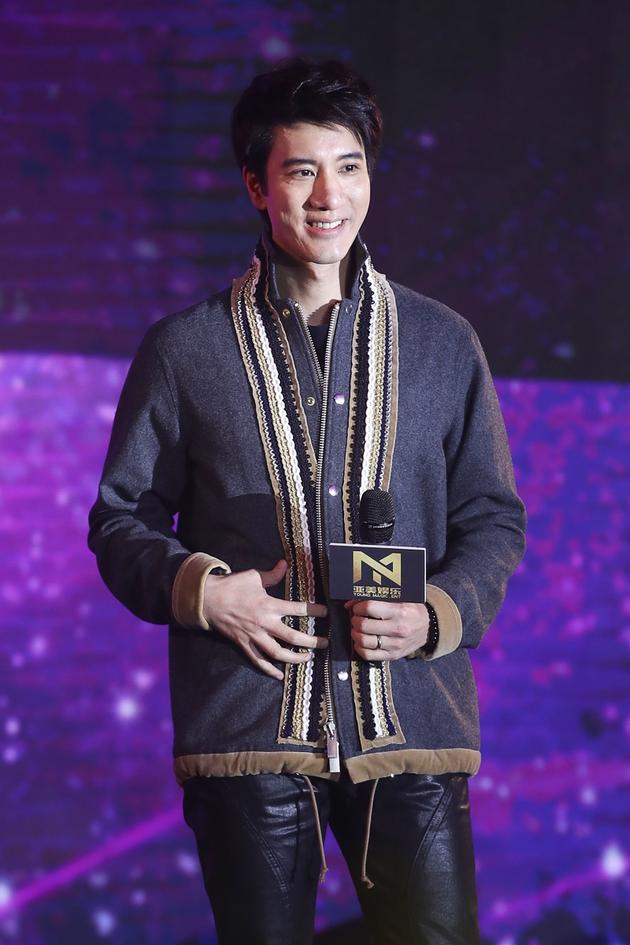 王力宏《龙的传人》:欲改编至2060年的决绝笃