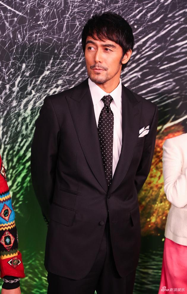染谷将太,阿部宽梦回"大唐"吃螃蟹