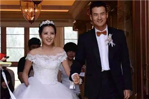 释小龙婚纱照_释小龙小时候