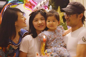 醒宝两岁啦！章子怡汪峰为其庆生画面温馨