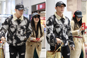 钟丽缇只顾听歌玩自拍 张伦硕一脸无奈