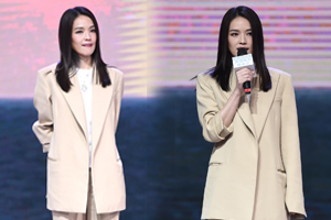 舒淇被疑怀孕后亮相西装遮肚搞怪不停