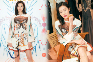 刘雯着印花短裙大秀长腿 尽显复古迷人