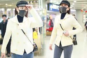 尚未走出风波?马苏素颜眼神躲避镜头