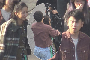 佟丽娅雷佳音上演“铁达尼式”抱抱