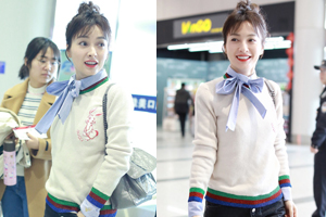 吴昕毛衣配蝴蝶结打扮似空姐对镜露笑容